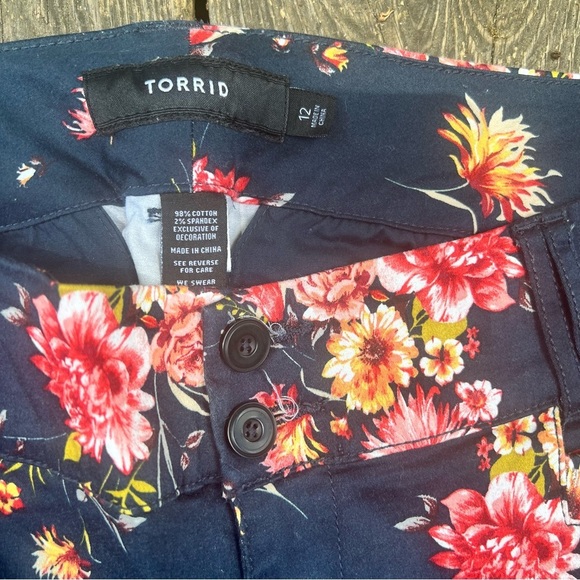 Torrid print shorts - Picture 6 of 14